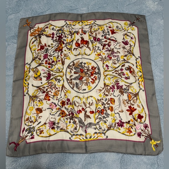 Vintage Floral Patterned Silk Scarf 27” x 28” - Picture 10 of 10